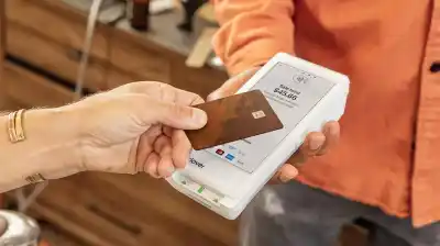 Se acabó la mala racha: las compras con tarjetas de crédito dieron un respiro en junio
