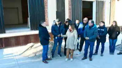La intendente Fuentes y el secretario Benavente supervisaron el avance de obra del Teatro del Pueblo