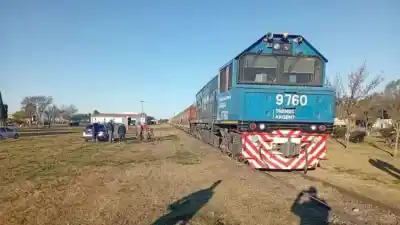 Intentó ganarle al tren en Córdoba: la trágica decisión que le costó la vida a un adolescente de 15 años