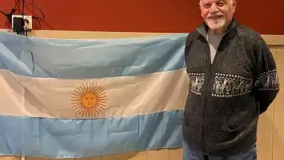 Huyó de una persecución en Egipto, se instaló en Morón y hoy es un hincha más de la Scaloneta