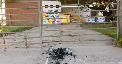 Lanzaron una molotov y dejaron un mensaje mafioso en una escuela: el destinatario del ataque