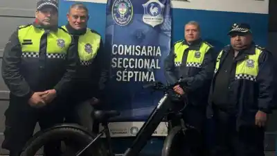 Vio a la policía y dejó abandonada una bicicleta de 6.500 dólares en Marcos Paz
