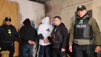 Asaltaron un tour de compras a mano armada en la ruta 38: cayeron dos de los cinco implicados