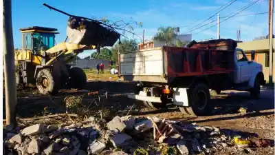 Así limpian La Banda: el plan que busca erradicar los mini basurales