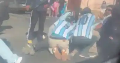 Un mensaje al WhatsApp alertó sobre un joven herido en pleno centro salteño