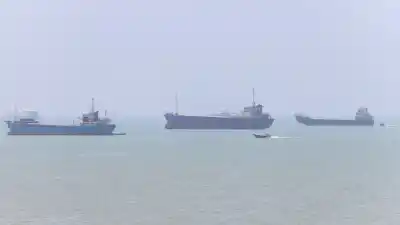 Tres buques atacados en el estrecho de Ormuz: Qatar apunta directamente a Irán y Estados Unidos reacciona