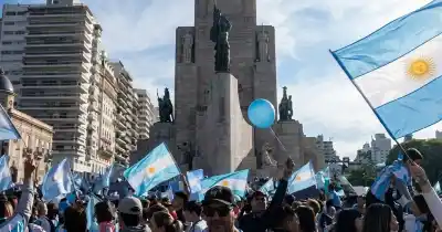 De la angustia al delirio: así explotó Rosario tras el agónico triunfo de la Selección