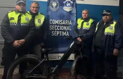 Salió a dar un paseo en la bicicleta que no era suya: el insólito error que lo delató