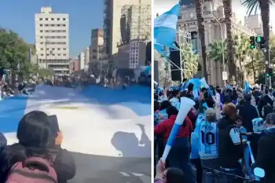 Minutos después del pitido final, la Plaza Independencia explotó de alegría