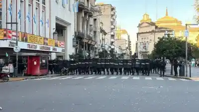 De la alegría al terror: balas de goma y corridas en plena plaza Independencia