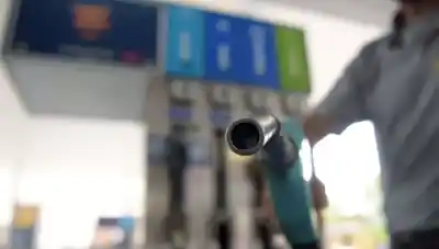 ¡Respiro para el Bolsillo! YPF Lidera la Baja de Precios de Combustibles en Tucumán