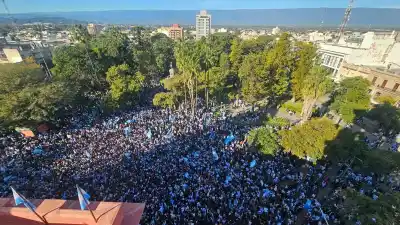 Catamarca explotó de alegría: la plaza 25 de Mayo fue una fiesta total por la clasificación de Argentina