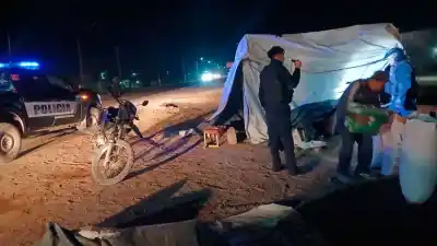 Discusión en plena ruta terminó con desalojo de una carpa ilegal en Añatuya
