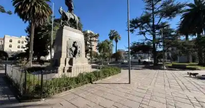 La Plaza Belgrano quedó destrozada tras los festejos: el desesperado pedido de la placera