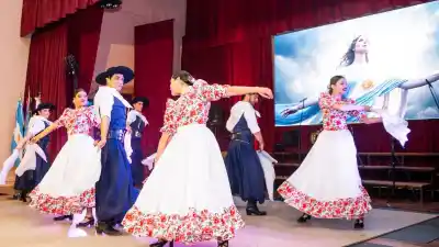 Más de 70 artistas deslumbraron en la Gala Patria de la UNCA: ¿qué pasó con los excombatientes?