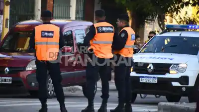 Salió de su casa y un hombre la miró fijamente: lo que descubrió después la aterrorizó