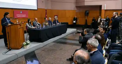 Unifican deudas de estatales: el nuevo plan que anunció Sáenz con el Banco Macro