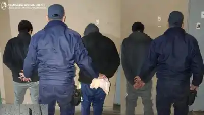 Tres hombres armados con machetes irrumpieron en una casa y atacaron a una familia: lo que encontró la policía