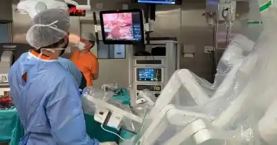 El hito médico que llegó desde Santa Fe: primer trasplante renal robótico del país
