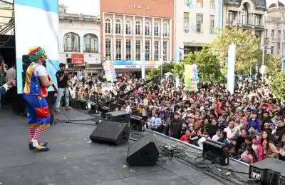 Plaza Independencia explota de música: los detalles de una fiesta que promete emociones fuertes