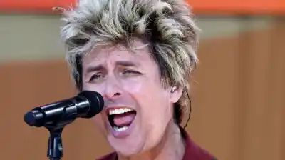 Billie Joe Armstrong, Travis Barker y C.J. Ramone arman un supergrupo para un tributo único