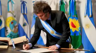 Milei llega a Tucumán con 12 gobernadores y un discurso de 20 minutos: ¿qué dijo de Villarruel?