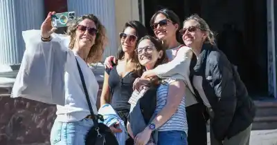 Llegaron sobre la hora y ya coparon las calles: el arranque de las vacaciones de invierno en Salta