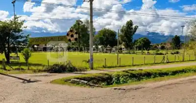 Se desplomó en pleno partido de veteranos y murió: la desesperación en la cancha de Palpalá