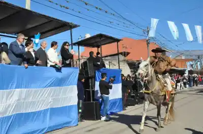 Doble festejo en la capital: el intendente Jorge presidió el 9 de Julio y el aniversario del barrio homónimo