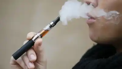 Adiós al vapeo libre: Bahía Blanca equipara los cigarrillos electrónicos al tabaco común