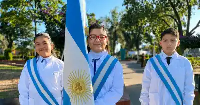 A pesar del cáncer y una traqueotomía, esta niña de Salta logró ser abanderada: la historia que emociona