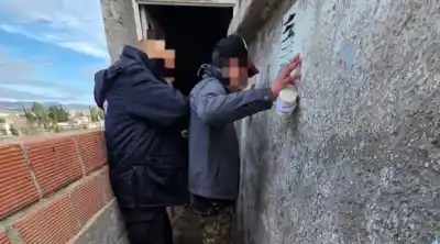 Discutían mientras cocinaba y ella terminó con aceite hirviendo en la cara: el agresor quedó detenido