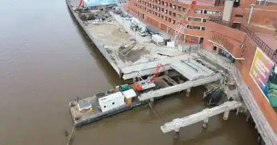 Así avanza la obra que promete transformar la costa de Rosario: ya colocaron el primer módulo de la nueva explanada