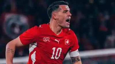La historia del capitán suizo que enfrenta a la Selección: polémicas, goles en tres Mundiales y un padre que marcó su camino
