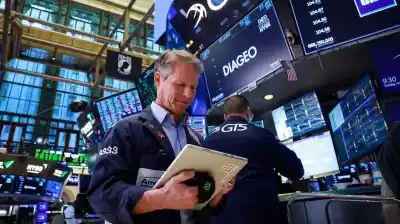 Wall Street en llamas: acciones argentinas suben hasta 9% y el riesgo país se acerca a un piso histórico