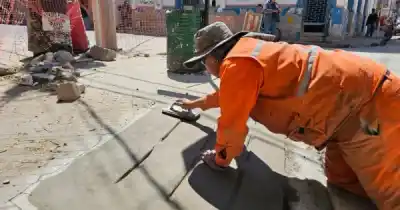 Un dolor de cabeza de 14 días: cortan el tránsito en una calle clave del centro de Salta