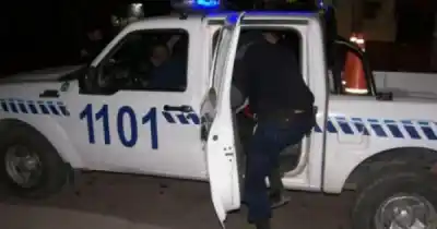 Esperaban un Uber en una plaza de Salta y terminaron denunciando a la policía: “Tómense el palo”