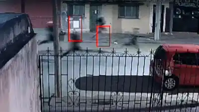 Decenas de menores se enfrentaron a piedrazos y balazos a metros de una comisaría en Santiago del Estero