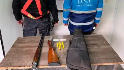 Control en la Ruta 38: hallan una escopeta con la numeración adulterada dentro de una camioneta
