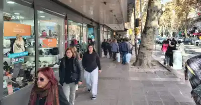 Alivio en Mendoza: el sábado llega con viento Zonda y sube la temperatura