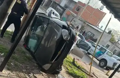 Escapaban de la policía, volcaron en la Ruta 3 y uno se disparó: el prófugo por homicidio terminó detenido