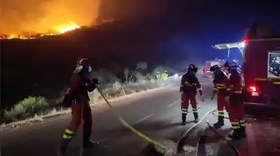 Las llamas no dan tregua en Almería: 12 muertos, 23 desaparecidos y más de 6.000 hectáreas arrasadas