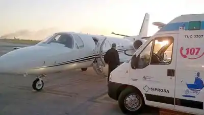 Voló desde Córdoba con su esposa y una sobrina: la historia del paciente de 91 años que volvió a Tucumán en un operativo sanitario