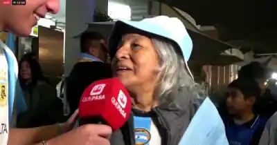 Emocionó a todos en la Plaza 9 de Julio: la abuela que le pidió a Dios que lleve a Argentina a la final
