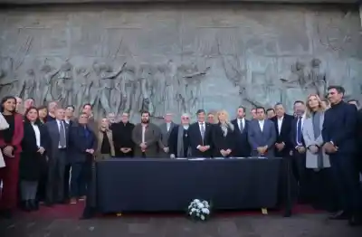 Jubileo de los Dirigentes Políticos: Firmaron un Compromiso en la Casa Histórica