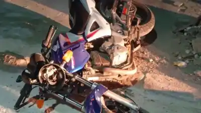 Perdió el control de su moto en Forres y el golpe lo dejó al borde de la muerte: ¿qué pasó?