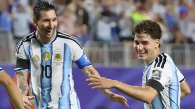 Cuando Messi pidió un socio, Julián Álvarez respondió con un misil: la jugada que metió a Argentina en semifinales