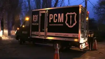 Mudanza trágica en Maipú: lo apuñalaron frente a su pareja y luego incendiaron la casa