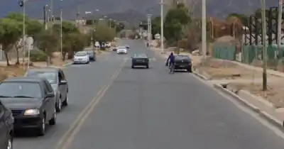Le cerraron el paso, lo apuntaron y se llevaron su moto en Las Heras