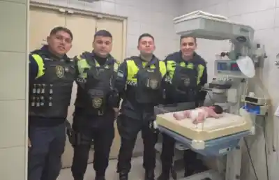 Héroes en Patrulla: Policías del 911 Asistieron un Parto de Emergencia y Salvaron Dos Vidas